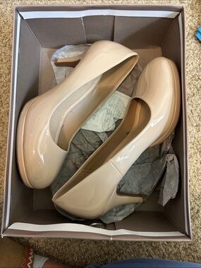 Women's Nude Patent Round-Toe Pumps